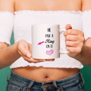 Cani Pentru Cuplu - Cana personalizata - He put a ring on it