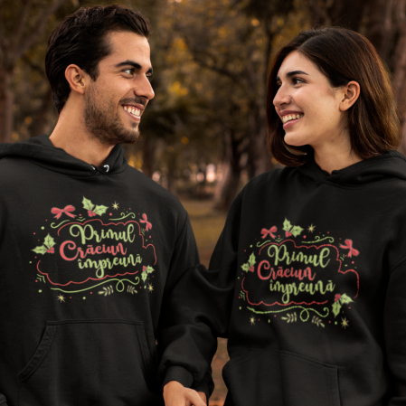 Cadouri De Sezon - Set 2 Hanorace cuplu personalizate - Primul Craciun impreuna