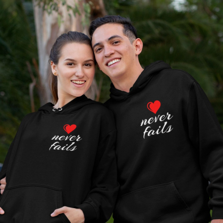 Cadouri de Valentine's Day - Set 2 Hanorace Personalizate Cuplu - Heart never fails
