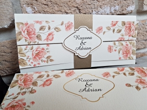 Invitatie de botez crem / bej cu flori roz si inel de hartie - cod 2706 [2]