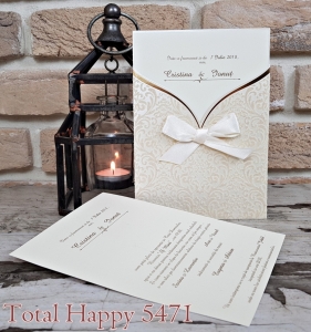 Nunta - Invitatie de botez delicata crem / bej cu auriu si fundita - cod 5471