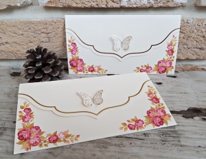 Nunta - Invitatie de botez eleganta crem / bej de tip plic cu flori si fluturi - cod 2720