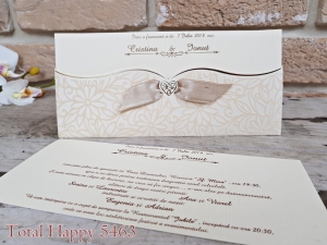 Nunta - Invitatie de botez delicata alba model floral roz si funda - cod 5463