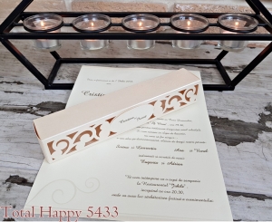 Nunta - Invitatie de botez eleganta crem / bej cu model in relief si cutie - cod 5433