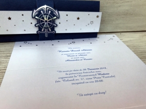 Nunta - Invitatie de botez eleganta albastra cu model de ancora si inel de carton - cod 6217