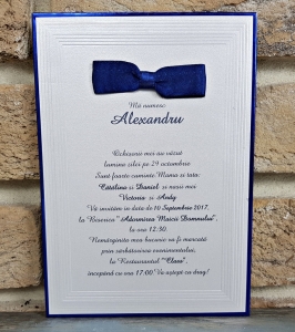 Invitatie de botez eleganta alba cu model albastru si funda - cod 6185 [1]