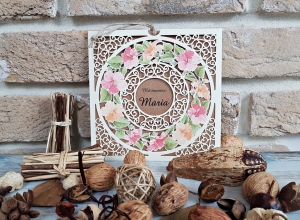 Invitatie de botez vintage maro cu model de dantela si flori - cod 5541 [1]