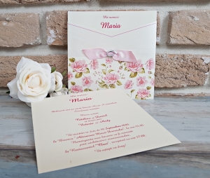 Nunta - Invitatie de botez delicata crem / bej cu flori roz si funda - cod 5558