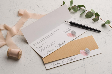 Nunta - Invitatie de nunta alba cu maro si model amprente - cod 9242