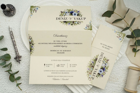 Nunta - Invitatie de nunta crem / bej cu flori mov - cod 9314