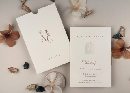 Nunta - Invitatie de nunta eleganta alba cu argintiu si model de miri in relief - cod 13327