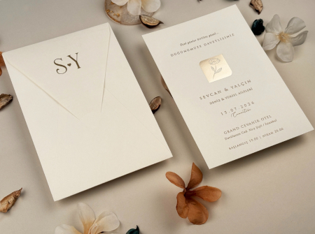 Nunta - Invitatie de nunta eleganta alba cu sidef auriu - cod 13321