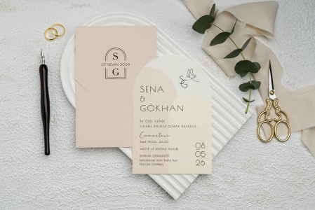 Nunta - Invitatie de nunta eleganta arcada crem cu plic roz - cod 9357