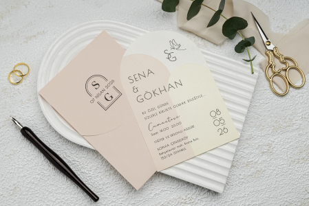 Invitatie de nunta eleganta arcada crem cu plic roz - cod 9357 [1]