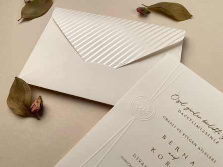 Invitatie de nunta eleganta cu detalii sidefate pe plic - cod 12282 [2]