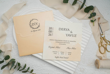 Invitatii Nunta Ekonom 2023 - Invitatie de nunta eleganta crem / bej cu plic portocaliu - cod 9306
