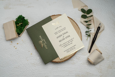 Nunta - Invitatie de nunta eleganta crem cu plic verde - cod 9255