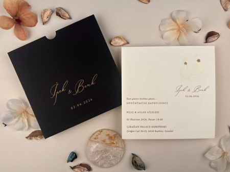 Nunta - Invitatie de nunta eleganta ivory cu auriu cu plic negru si miri - cod 13328