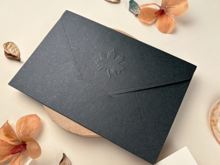 Invitatie de nunta eleganta ivory cu model auriu de toamna si plic negru - cod 96943 [1]