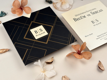 Nunta - Invitatie de nunta eleganta ivory cu plic negru si auriu - cod 85851