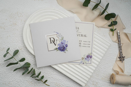 Nunta - Invitatie de nunta florala alba cu albastru - cod 9333