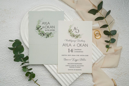 Nunta - Invitatie de nunta florala crem / bej cu plic verde - cod 9323