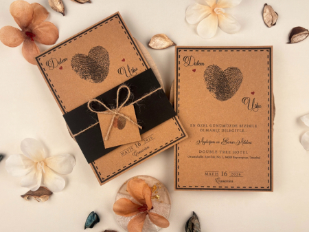 Nunta - Invitatie de nunta vintage maro cu model de amprente - cod 74769