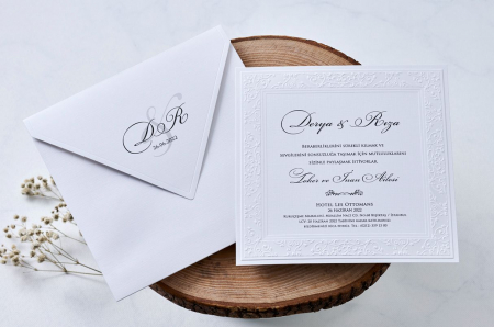 Nunta - Invitatie de nunta delicata alba cu model de dantela - cod 1121