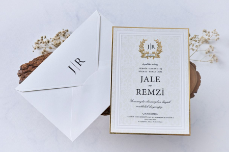Nunta - Invitatie de nunta eleganta alba cu model auriu - cod 1124