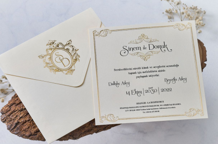 Nunta - Invitatie de nunta baroc crem / bej cu model auriu - cod 1134