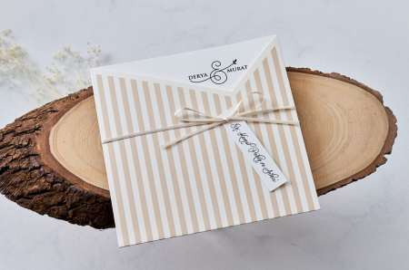 Nunta - Invitatie de nunta vintage crem / bej cu funda - cod 1174