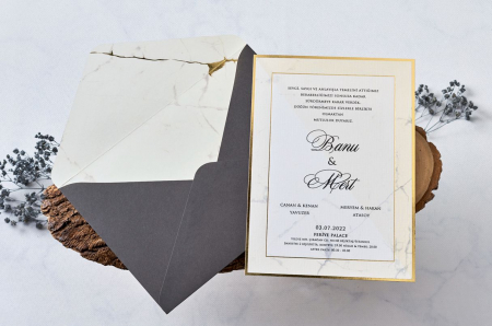 Nunta - Invitatie de nunta eleganta crem / bej cu model auriu si marmura - cod 1175