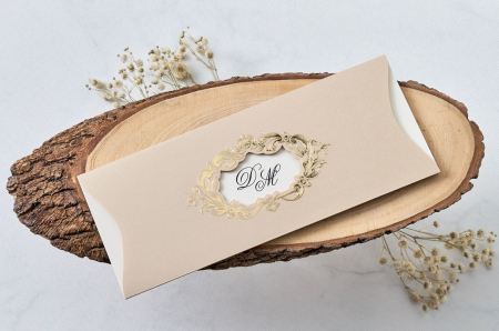 Nunta - Invitatie de nunta eleganta crem / bej cu decupaj auriu - cod 1178