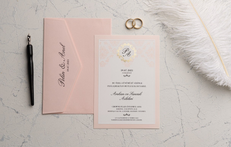 Nunta - Invitatie de nunta eleganta roz cu model auriu - cod 9135