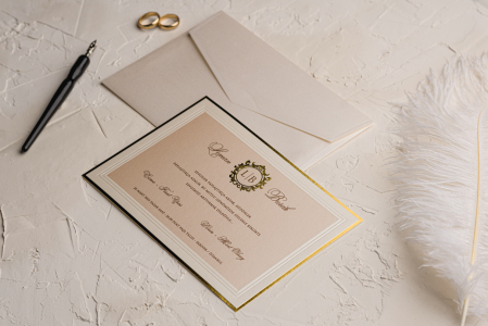 Invitatie de nunta eleganta perlata crem / bej si model auriu - 9133 [1]