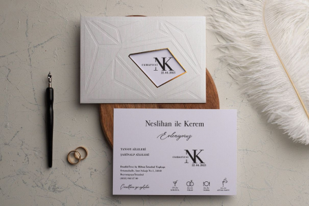 Nunta - Invitatie de nunta eleganta alba cu decupaj auriu - cod 9136