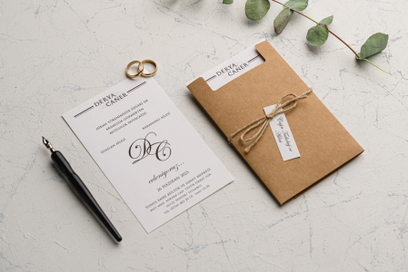 Nunta - Invitatie de nunta vintage maro cu snur - cod 9138