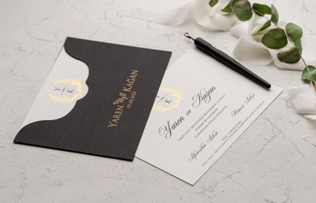 Invitatie de nunta eleganta alb cu negru si model auriu - cod 9143 [1]