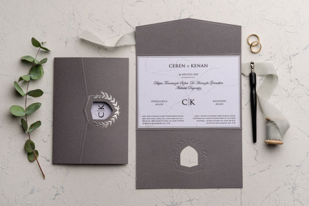 Nunta - Invitatie de nunta eleganta gri cu decupaj argintiu - cod 9145