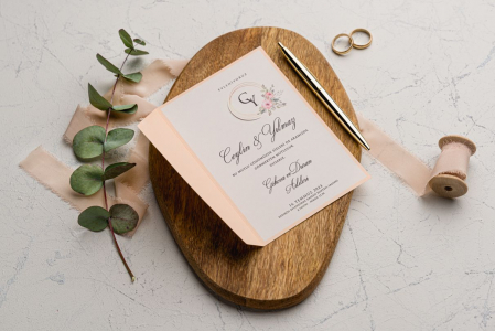 Nunta - Invitatie de nunta florala crem / bej de tip plic - cod 9147