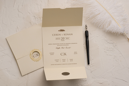 Nunta - Invitatie de nunta eleganta crem / bej cu decupaj auriu - cod 9149