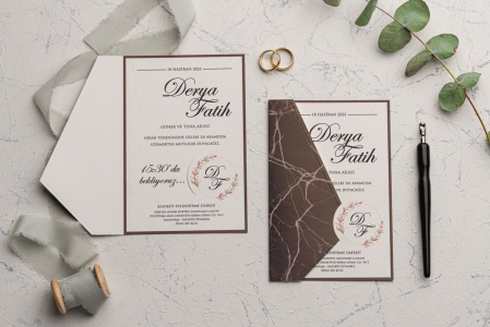 Nunta - Invitatie de nunta maro cu frunze si model auriu - cod 9164