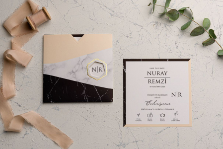 Invitatie de nunta negru cu crem/ bej cu model de marmura si decupaj auriu - cod 9171 [1]