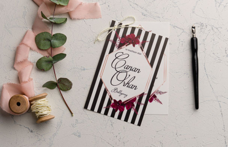 Nunta - Invitatie de nunta alb negru cu flori si snur - cod 9185