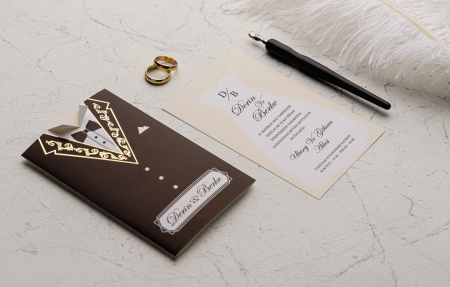 Nunta - Invitatie de nunta tip mire si mireasa cu model auriu - cod 9195