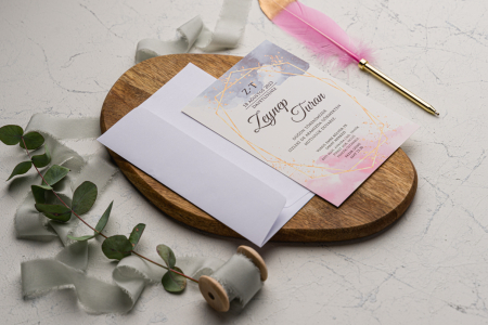 Nunta - Invitatie de nunta delicata roz cu albastru si model auriu - cod 9203