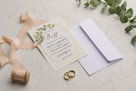 Nunta - Invitatie de nunta eleganta crem / bej cu frunze si model auriu - cod 9205
