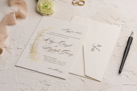 Nunta - Invitatie de nunta eleganta crem / bej cu model de flori - cod 9229
