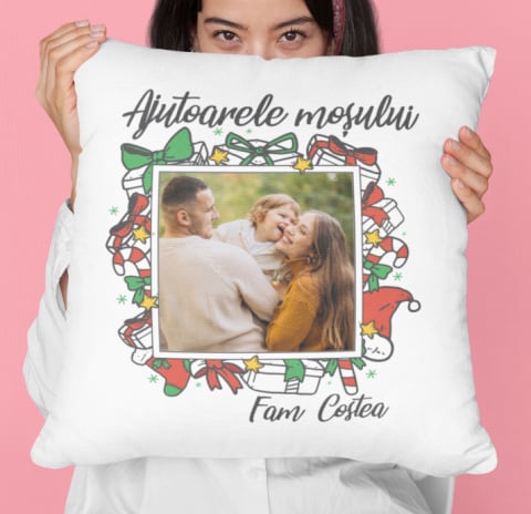 Perne Pentru Cupluri - Perna Personalizata - Ajutoarele mosului familia nume
