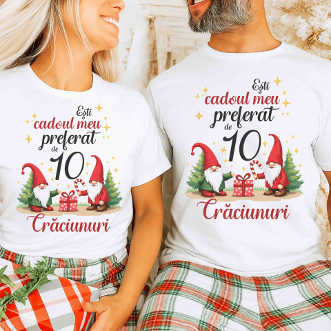 Tricouri Craciun - Set 2 Tricouri Cuplu Personalizate - Esti cadoul meu preferat de 10 Craciunuri